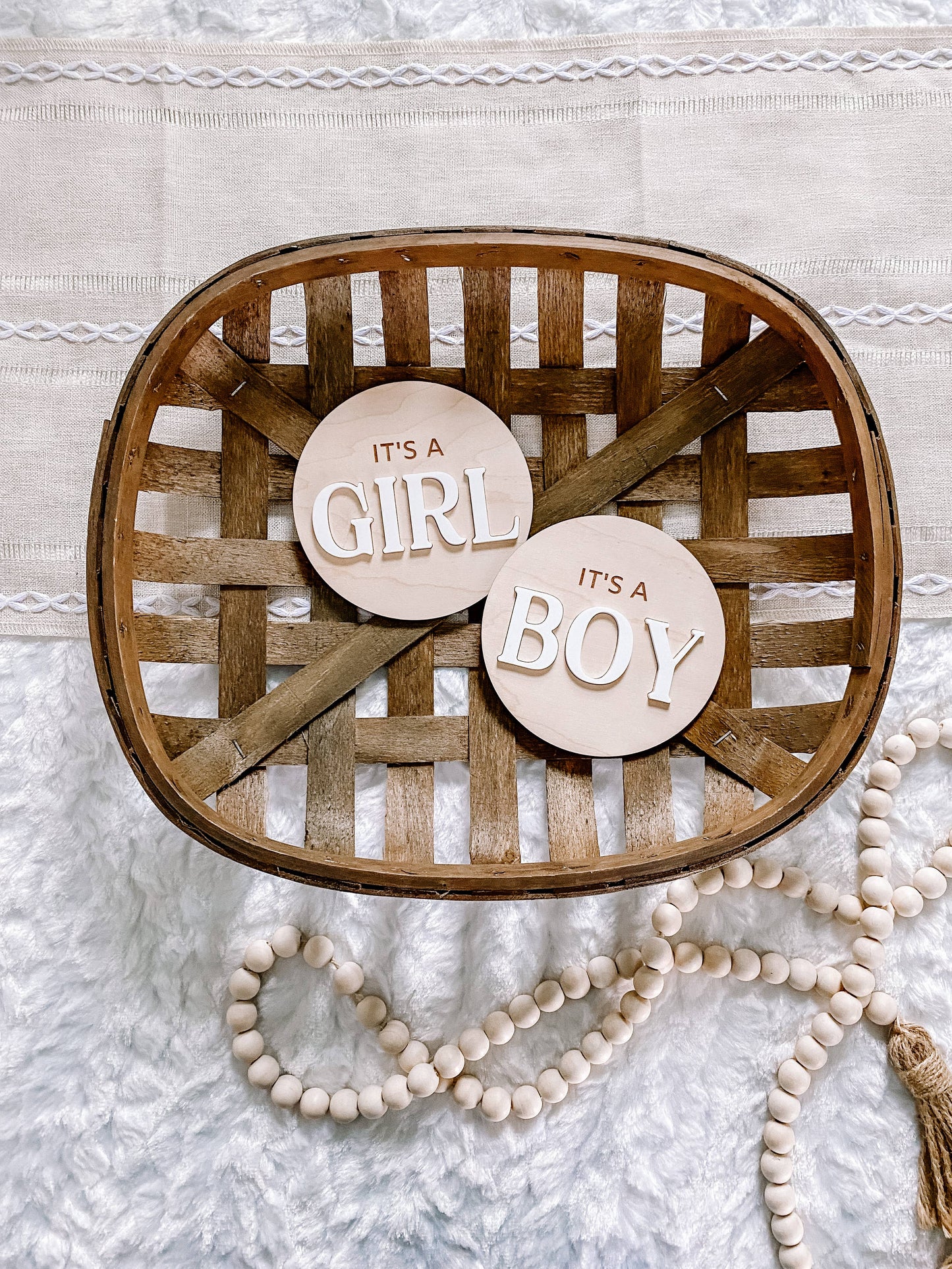 It’s a Girl Gender Reveal Announcement Sign - Round : White