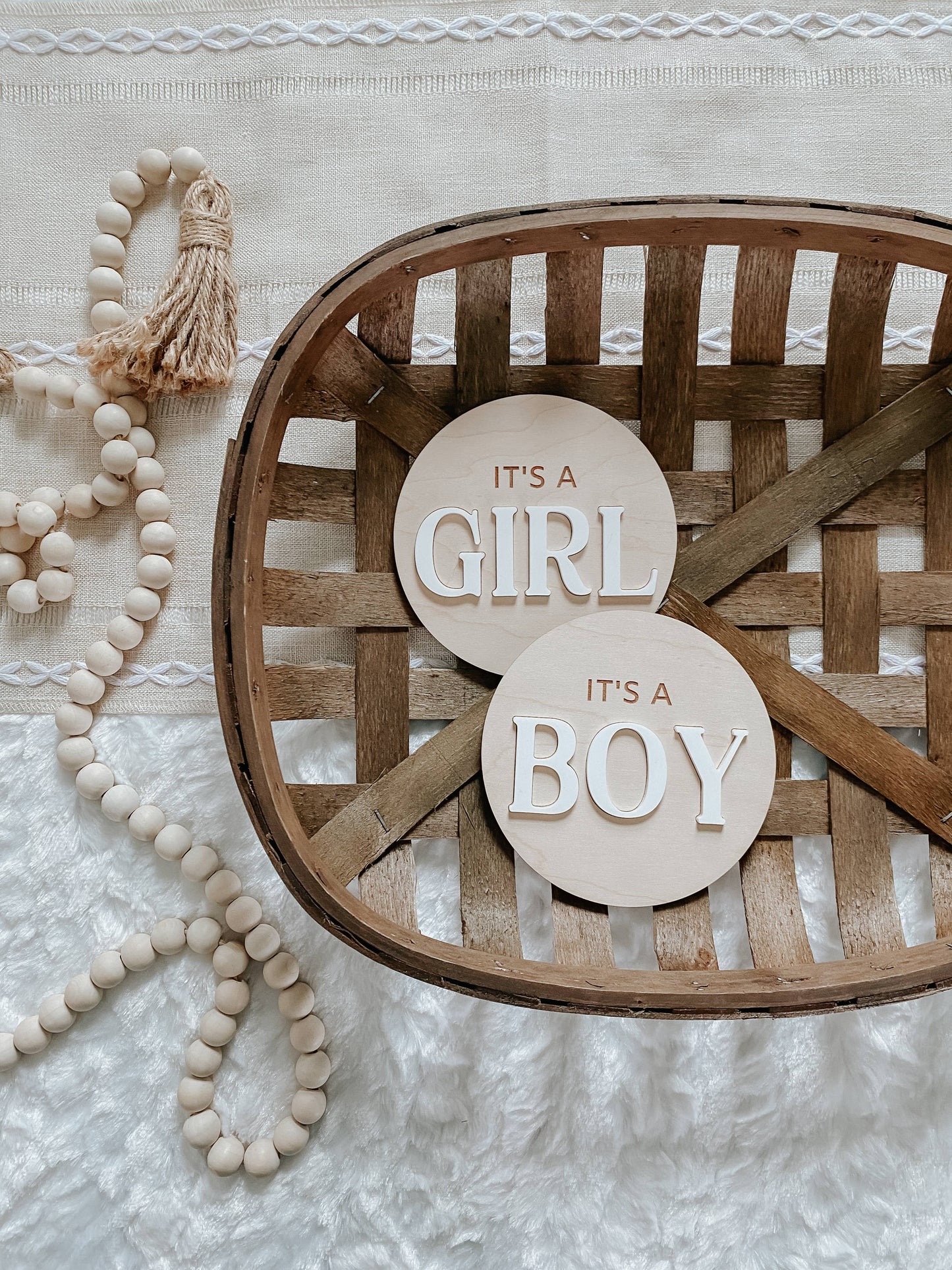 It’s a Girl Gender Reveal Announcement Sign - Round : White