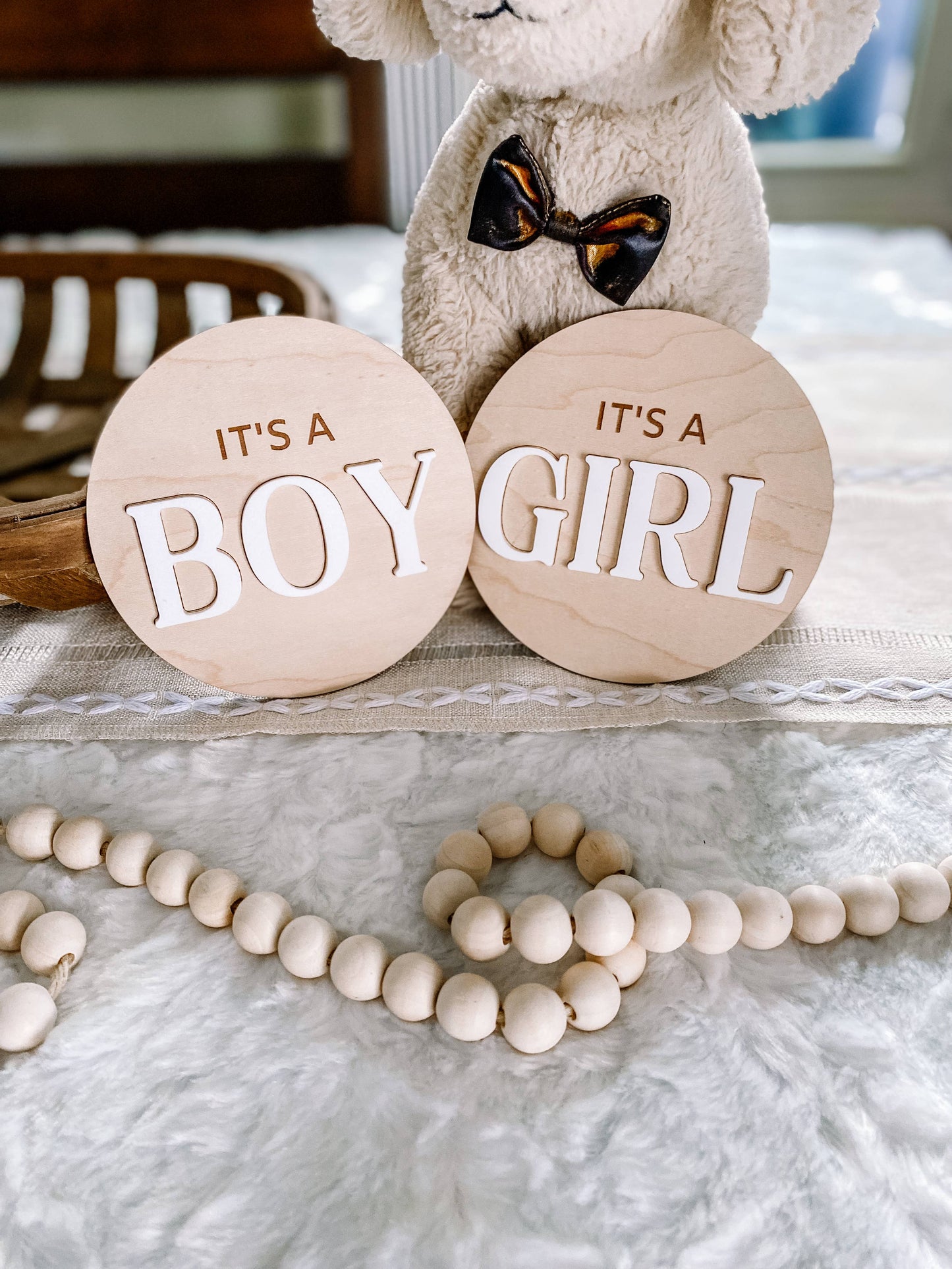 It’s a Girl Gender Reveal Announcement Sign - Round : White