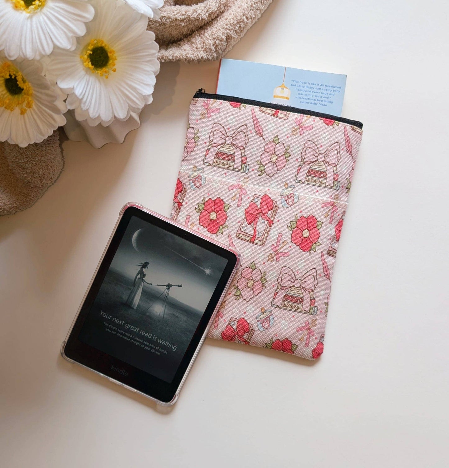 Book & Kindle Sleeve: Bookish Girlie Essentials