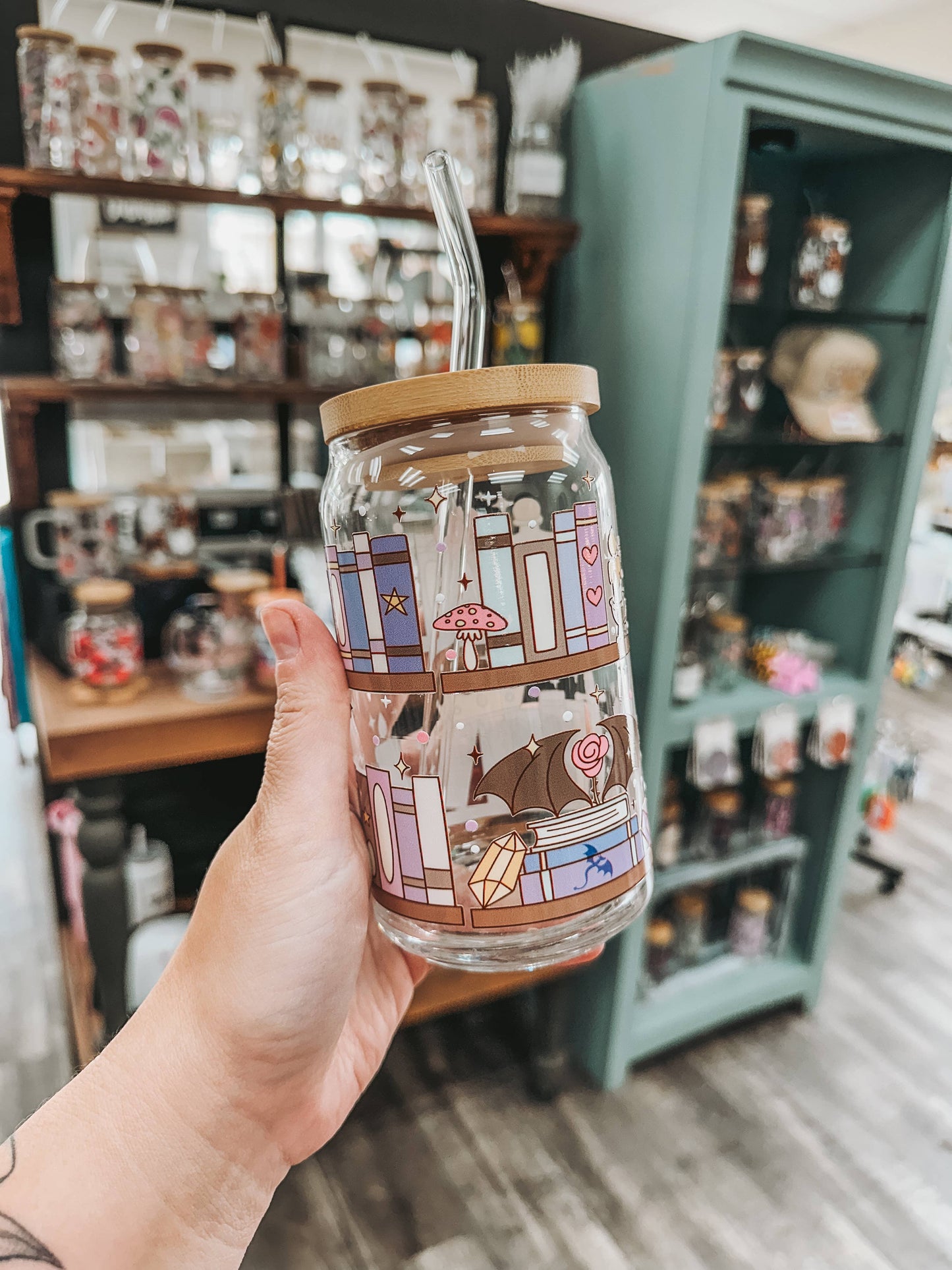 Fantasy Bookshelf Glass Can Cup : 16oz