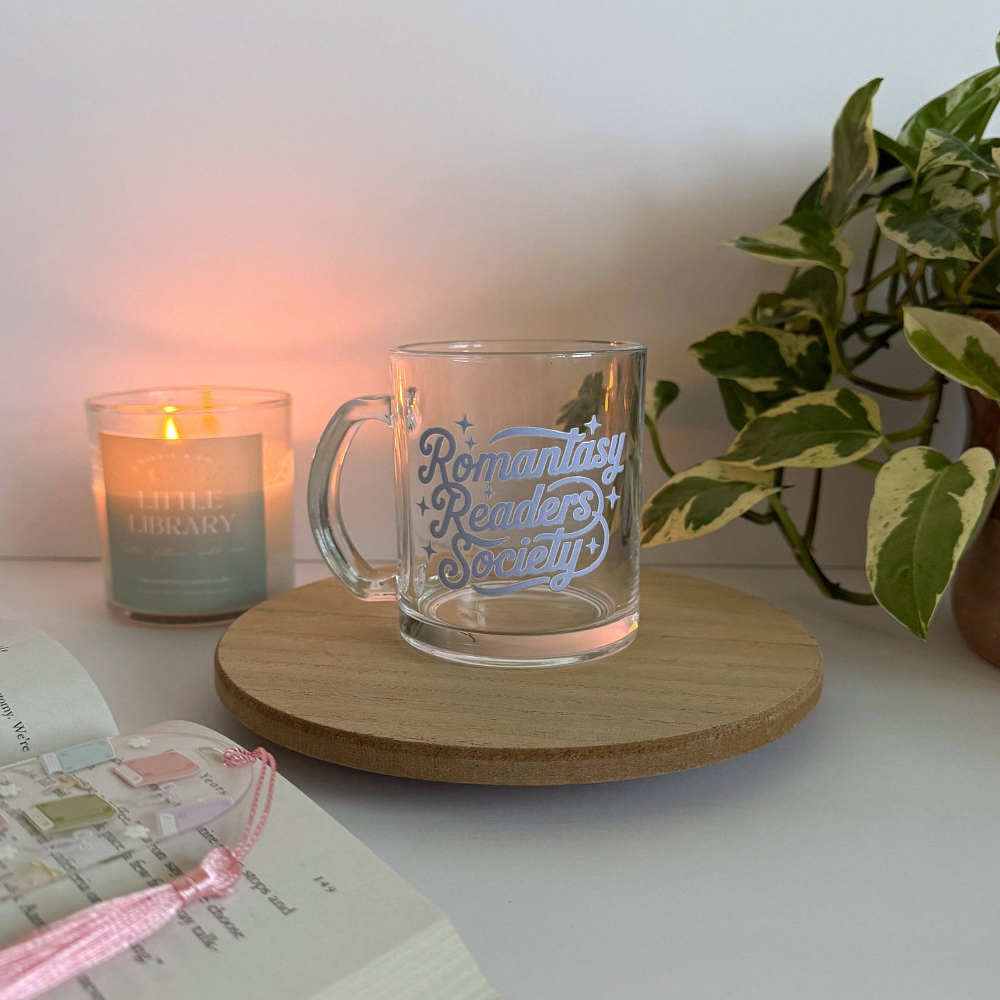 Romantasy Reader Glass Mug