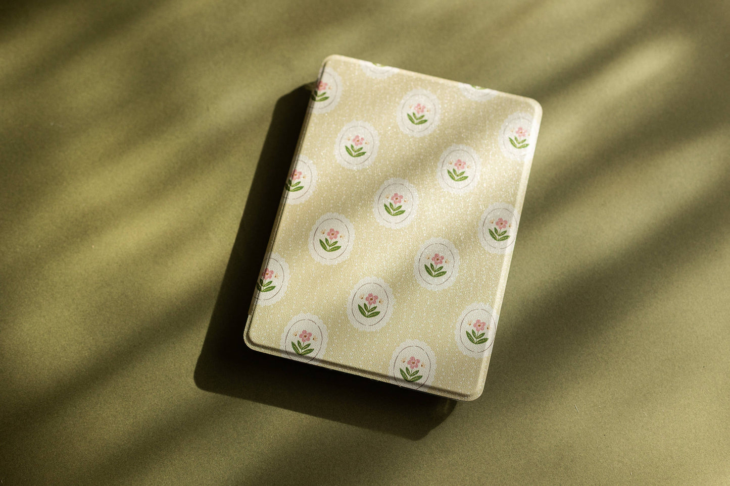 Cottage Blooms Removable Cover Kindle Case: PPW 11th Gen