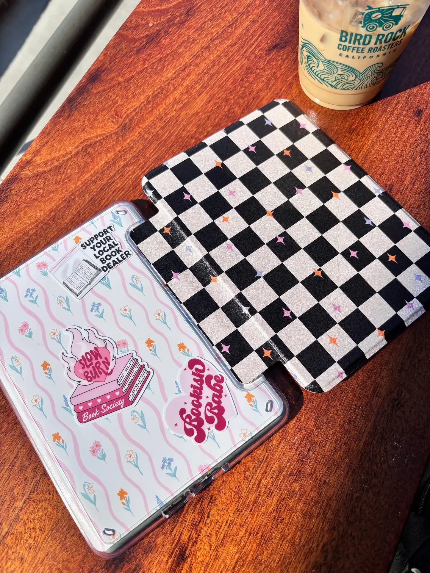 Retro Checkered Kindle Case: PPW 2024 & Colorsoft w/handstrap