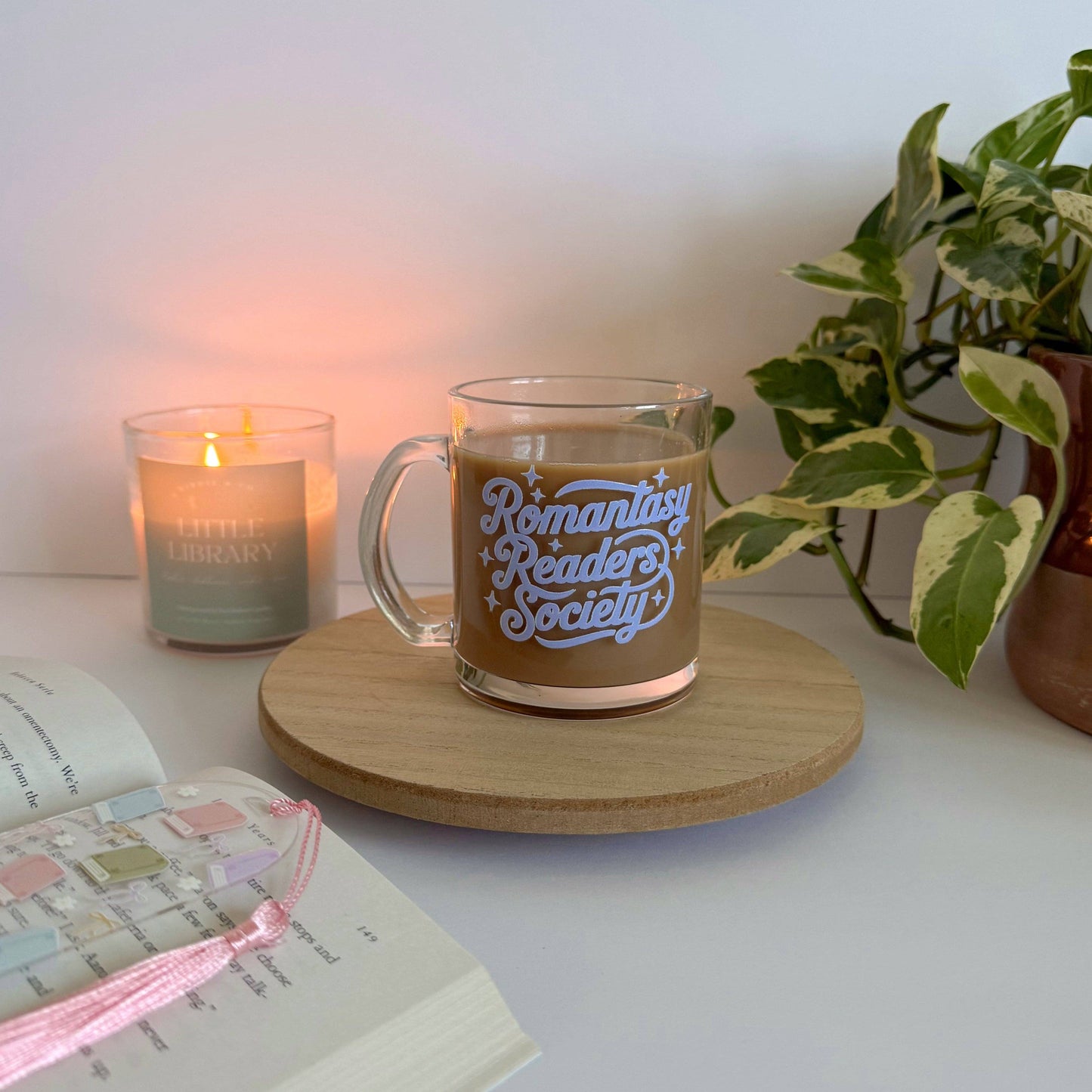 Romantasy Reader Glass Mug