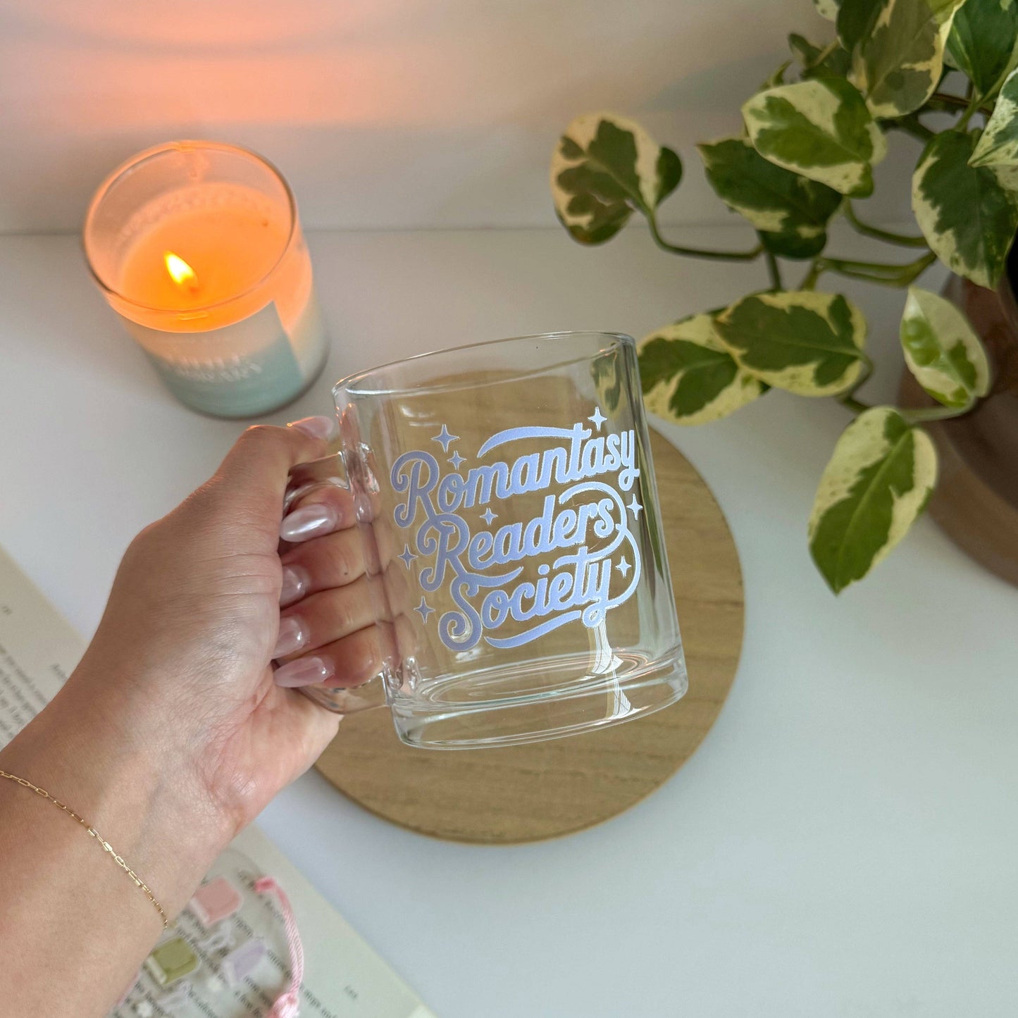 Romantasy Reader Glass Mug