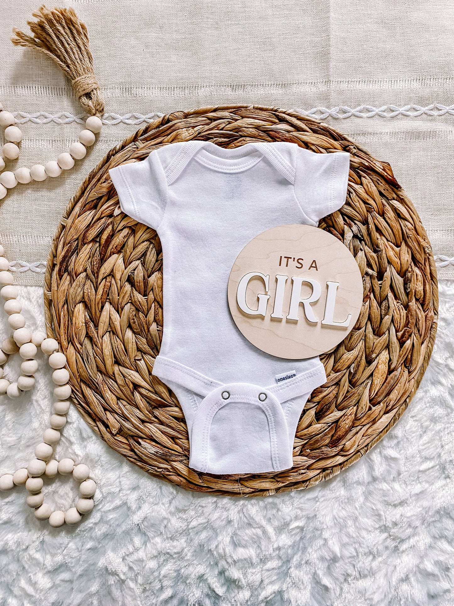 It’s a Girl Gender Reveal Announcement Sign - Round : White
