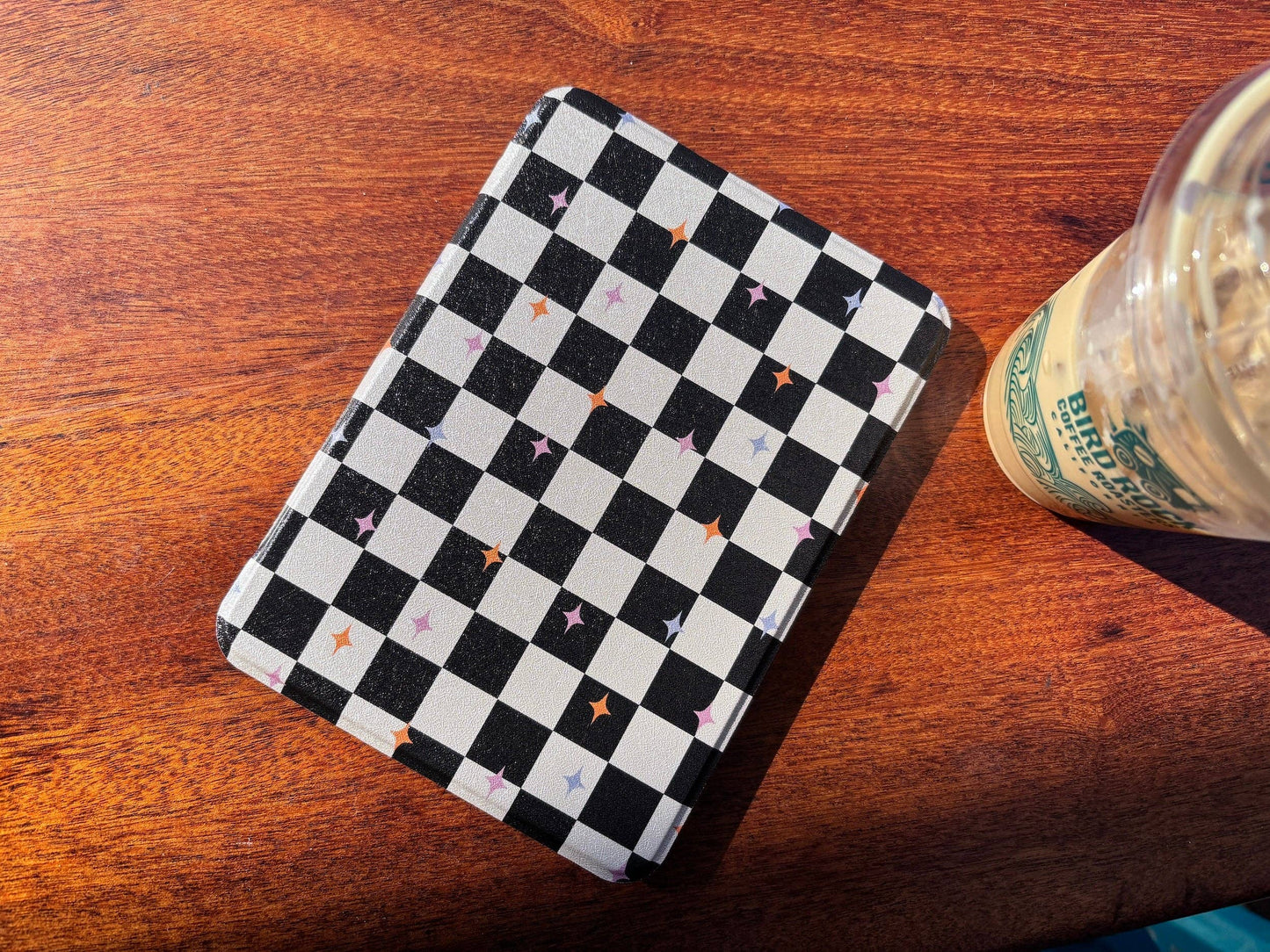 Retro Checkered Kindle Case: PPW 2024 & Colorsoft w/handstrap