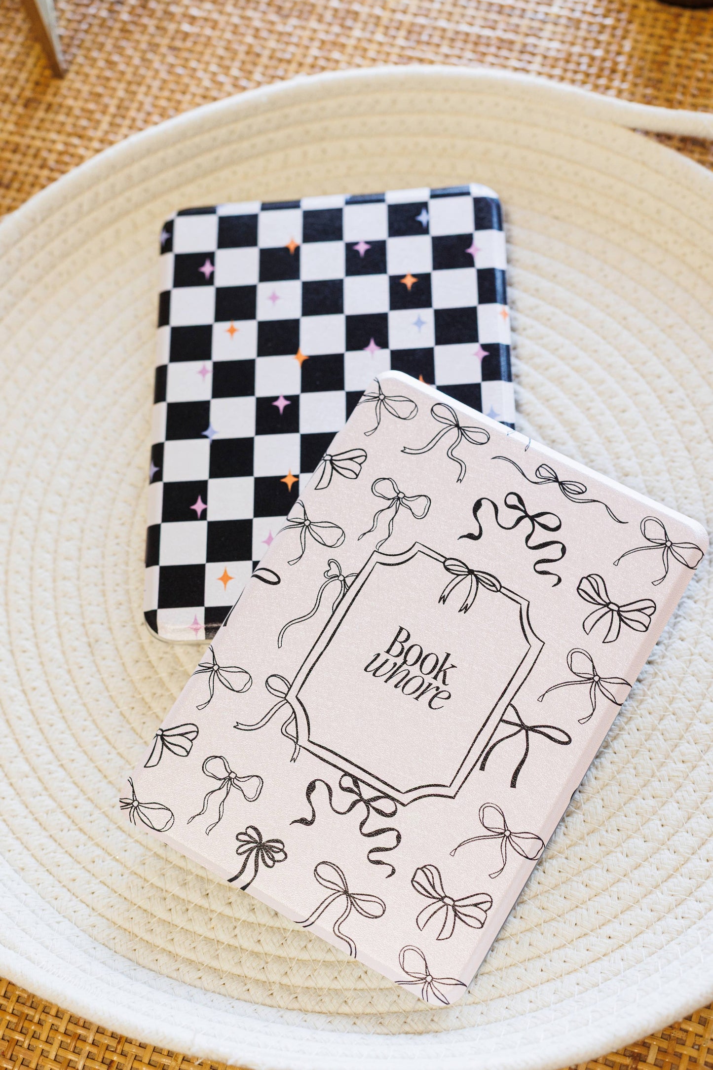 Retro Checkered Clear Back & Handle Kindle & Kobo Case: PPW 2024 & Colorsoft w/handstrap